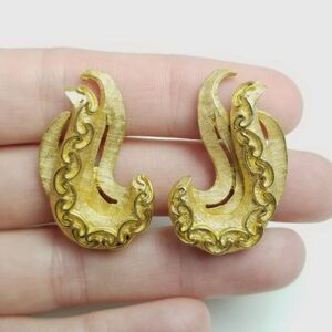Vintage Gold Tone Clip On Earrings, Funky Wavy Swirl Design, 80s 90s Style